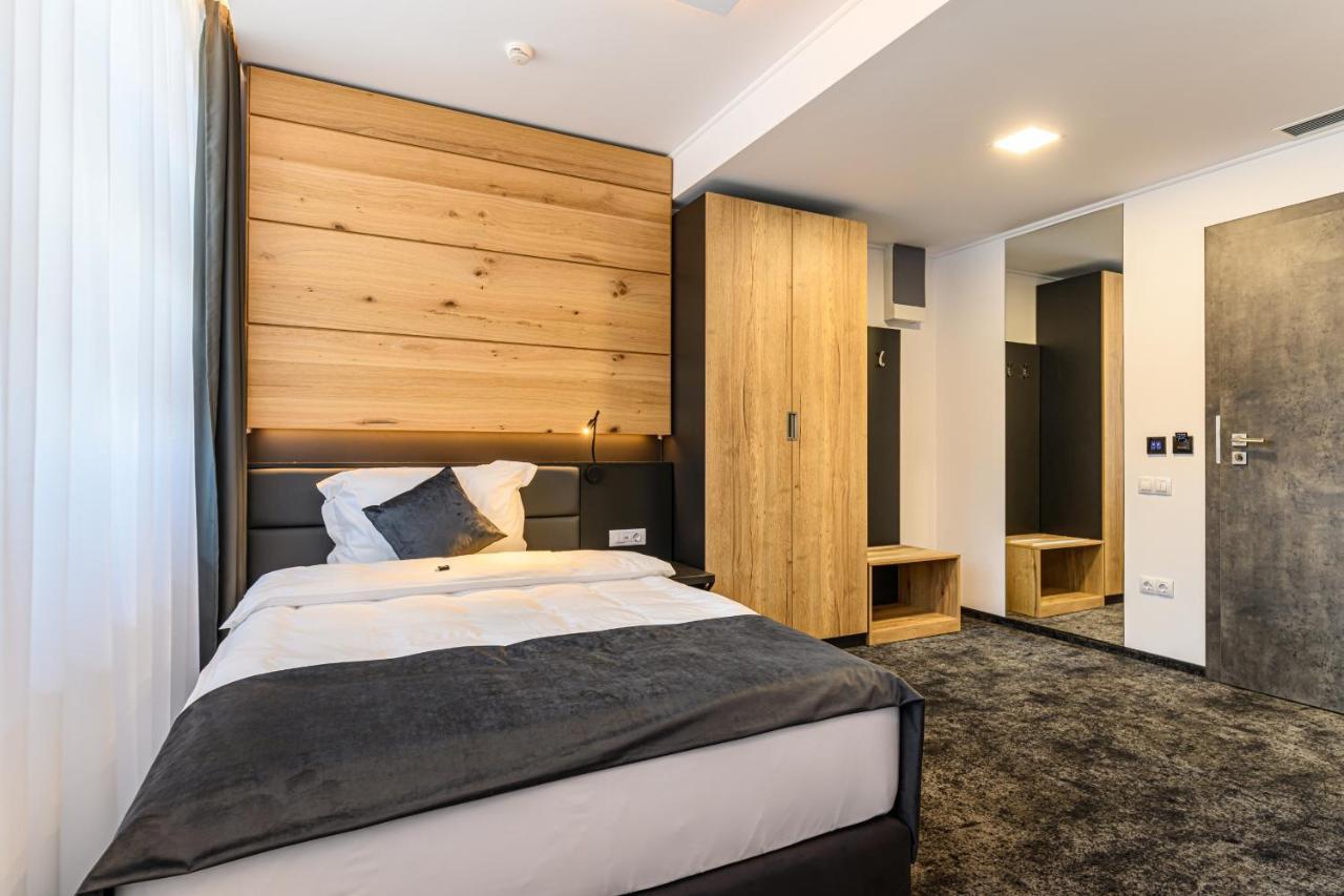 B The Hotel Sfantu Gheorghe  Ngoại thất bức ảnh