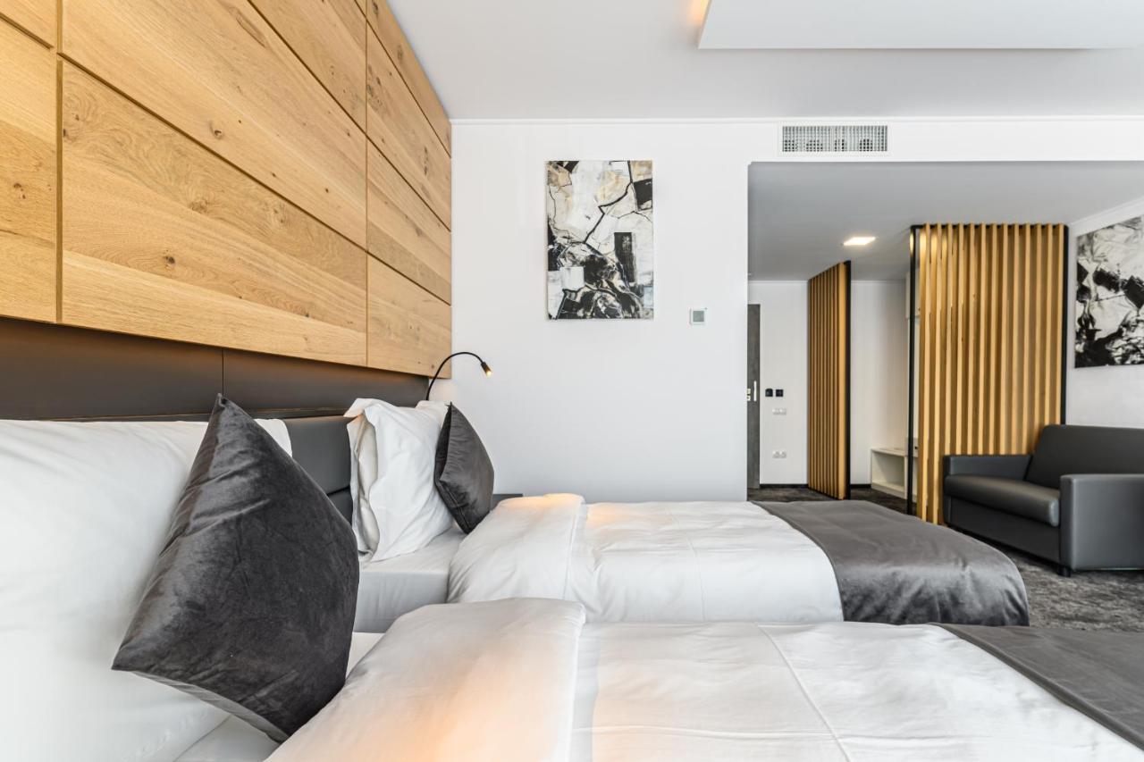 B The Hotel Sfantu Gheorghe  Ngoại thất bức ảnh