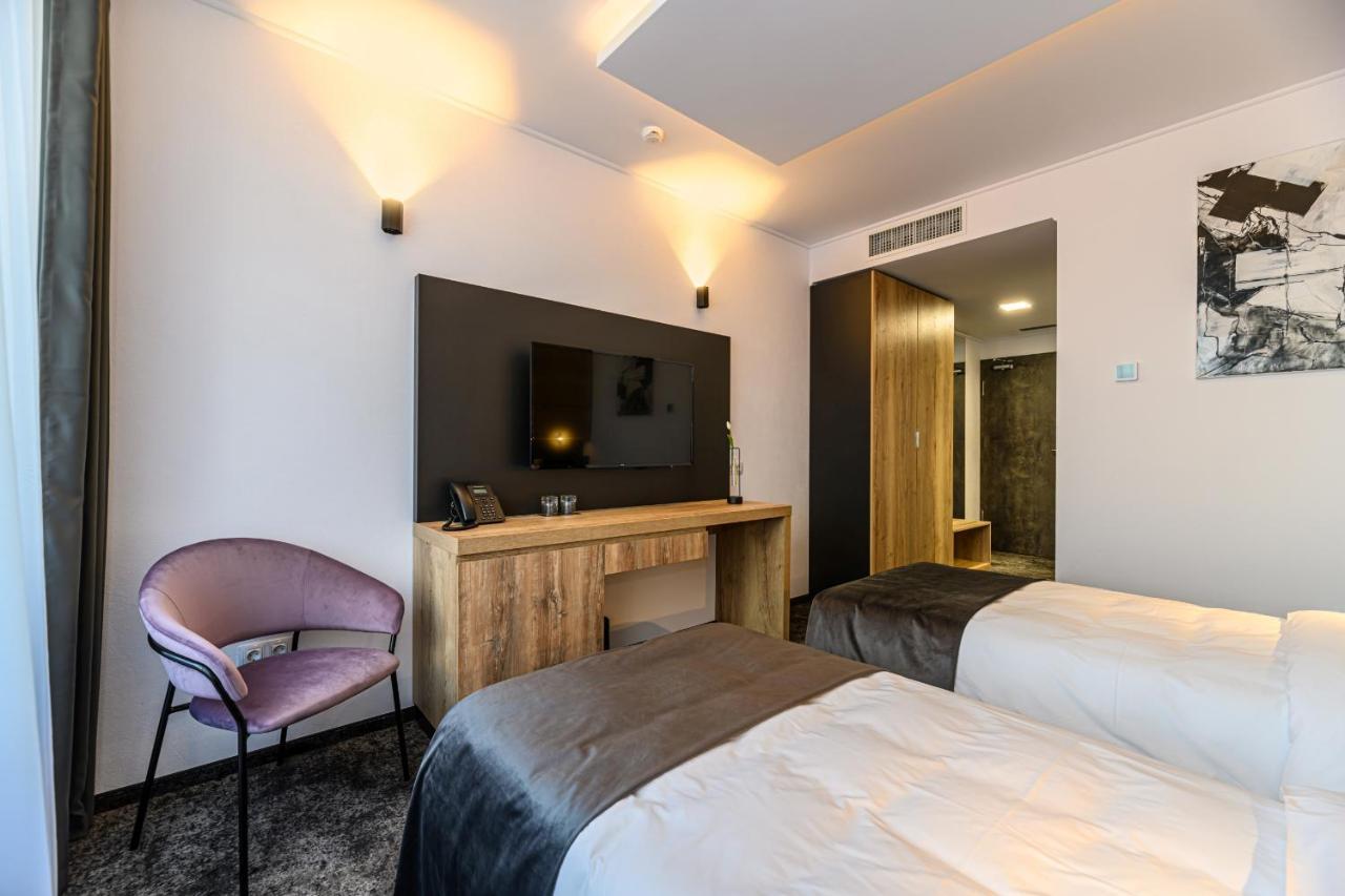 B The Hotel Sfantu Gheorghe  Ngoại thất bức ảnh