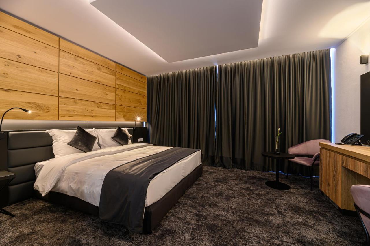 B The Hotel Sfantu Gheorghe  Ngoại thất bức ảnh