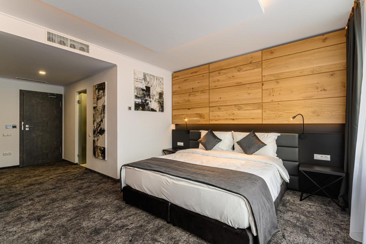 B The Hotel Sfantu Gheorghe  Ngoại thất bức ảnh