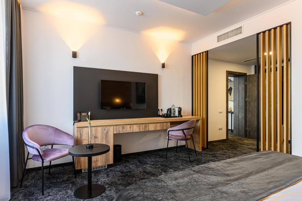 B The Hotel Sfantu Gheorghe  Ngoại thất bức ảnh