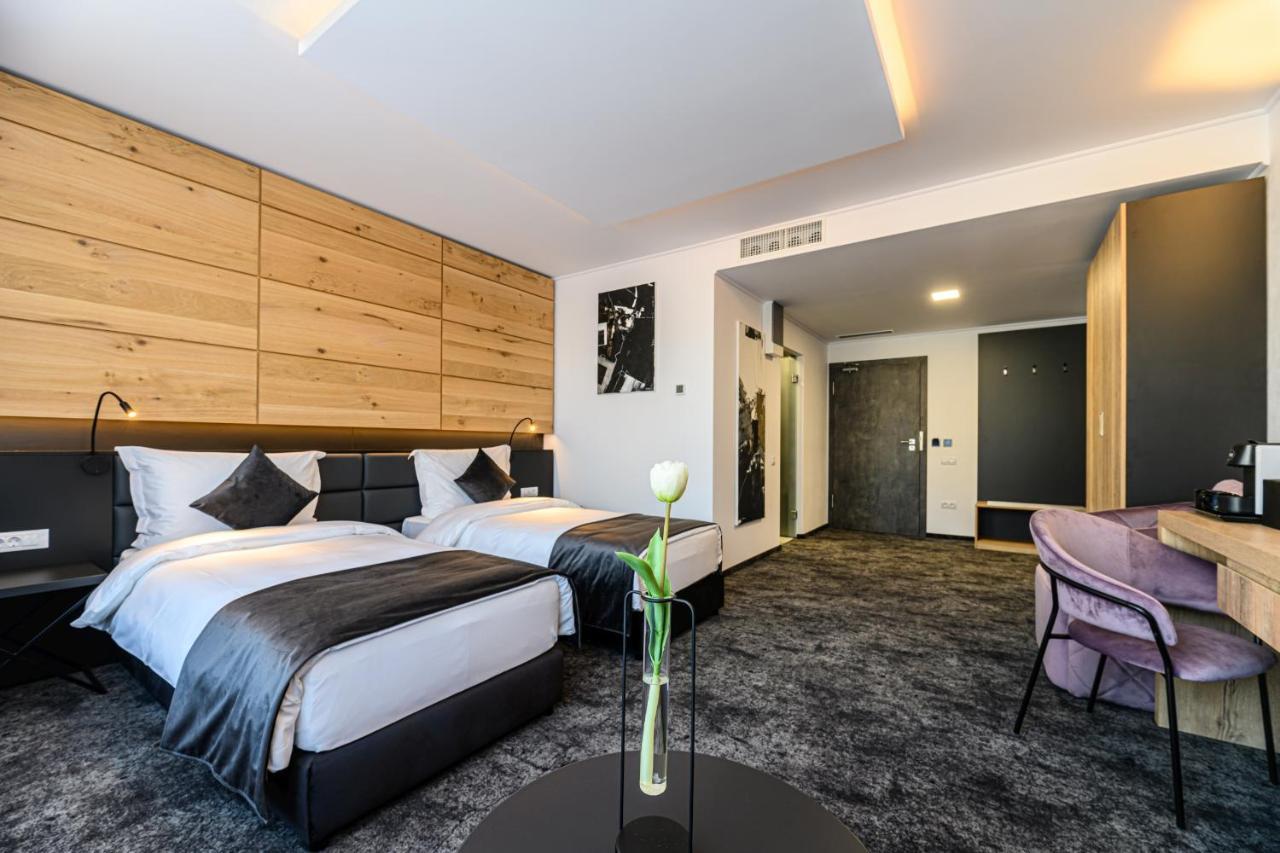 B The Hotel Sfantu Gheorghe  Ngoại thất bức ảnh