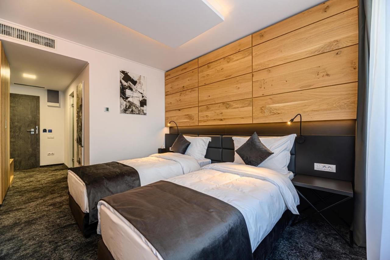 B The Hotel Sfantu Gheorghe  Ngoại thất bức ảnh