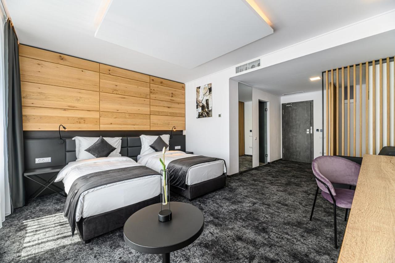 B The Hotel Sfantu Gheorghe  Ngoại thất bức ảnh