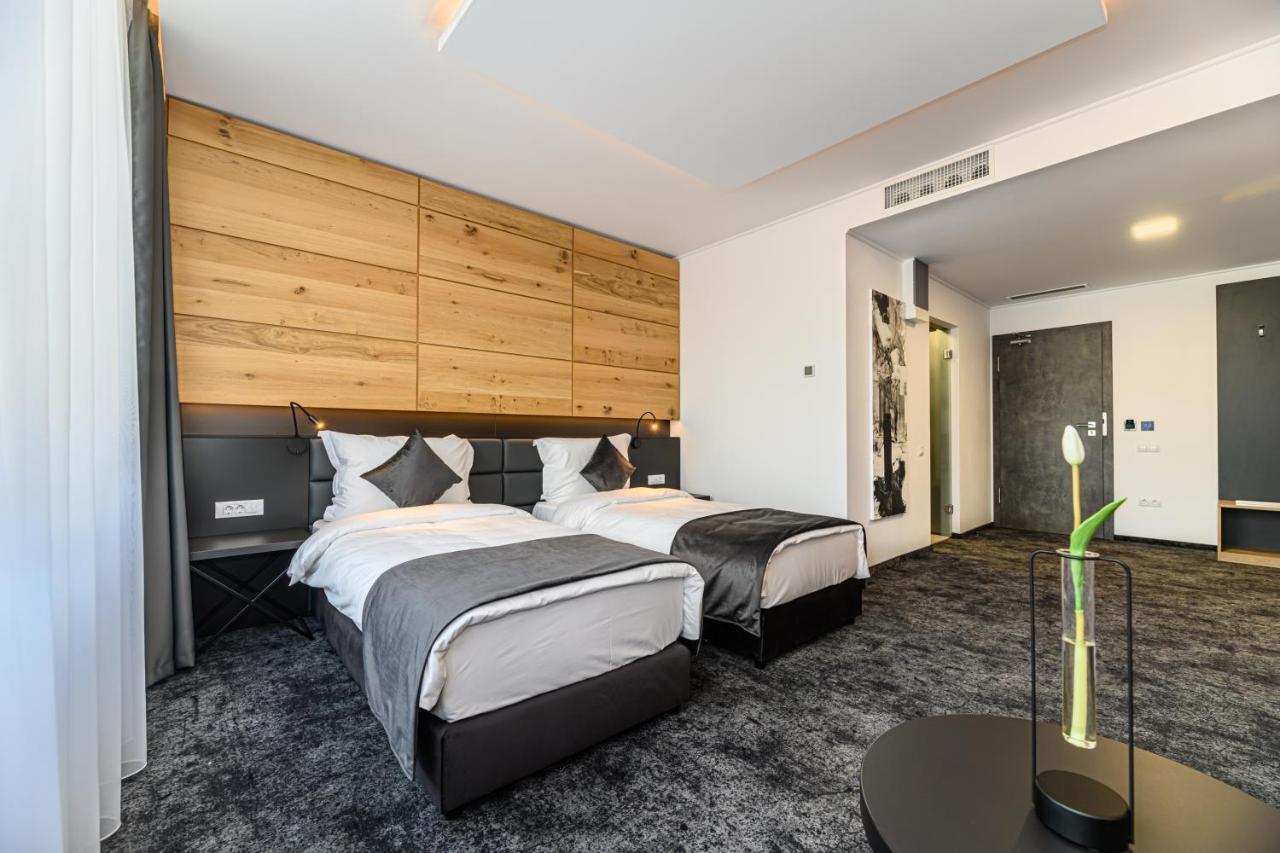 B The Hotel Sfantu Gheorghe  Ngoại thất bức ảnh