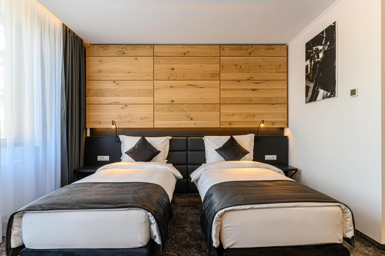 B The Hotel Sfantu Gheorghe  Ngoại thất bức ảnh